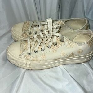 WORN ONCE EMBROIDERED PLATFORM CONVERSE